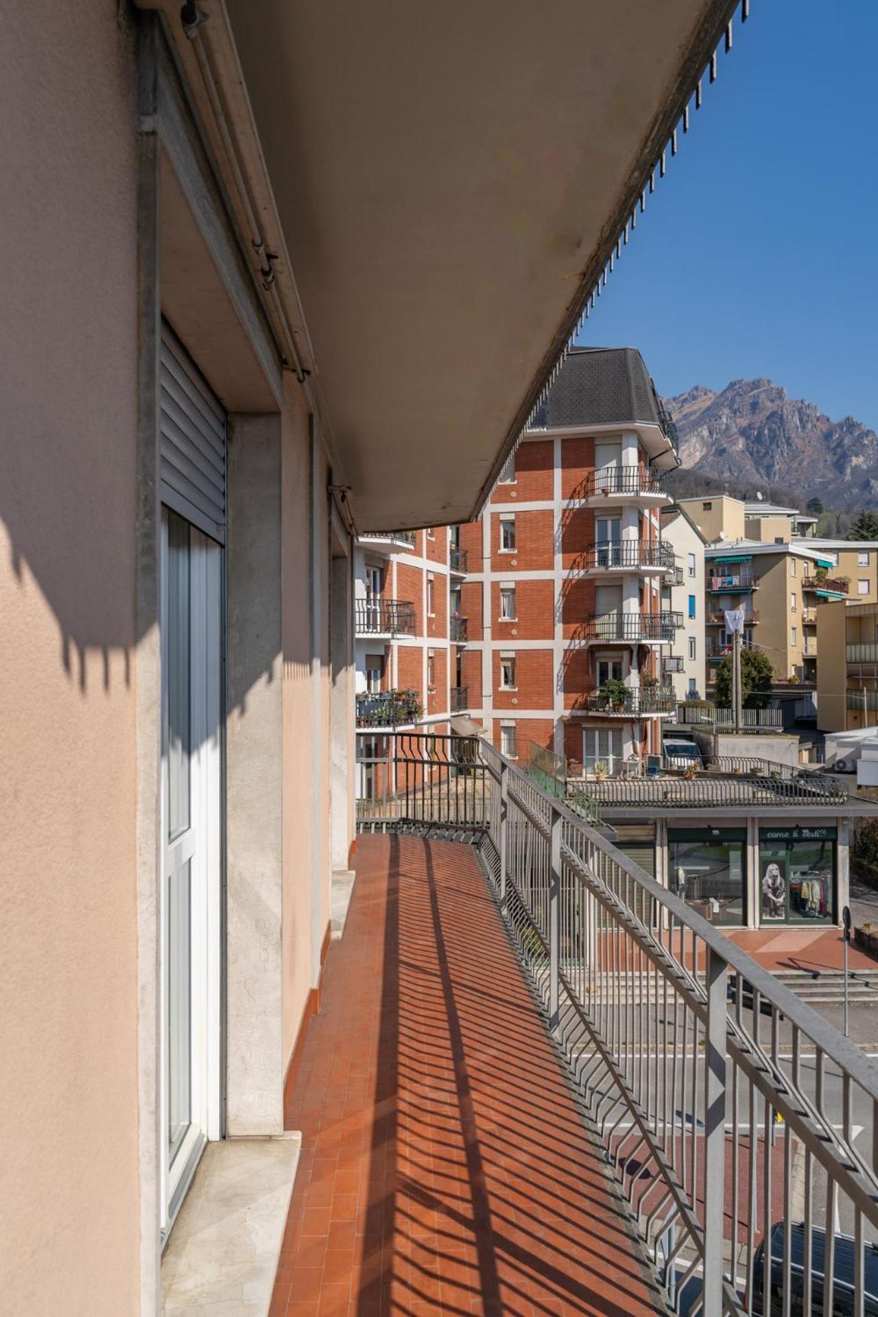 Spacious Apartment With Panoramic Views In Lecco Zewnętrze zdjęcie