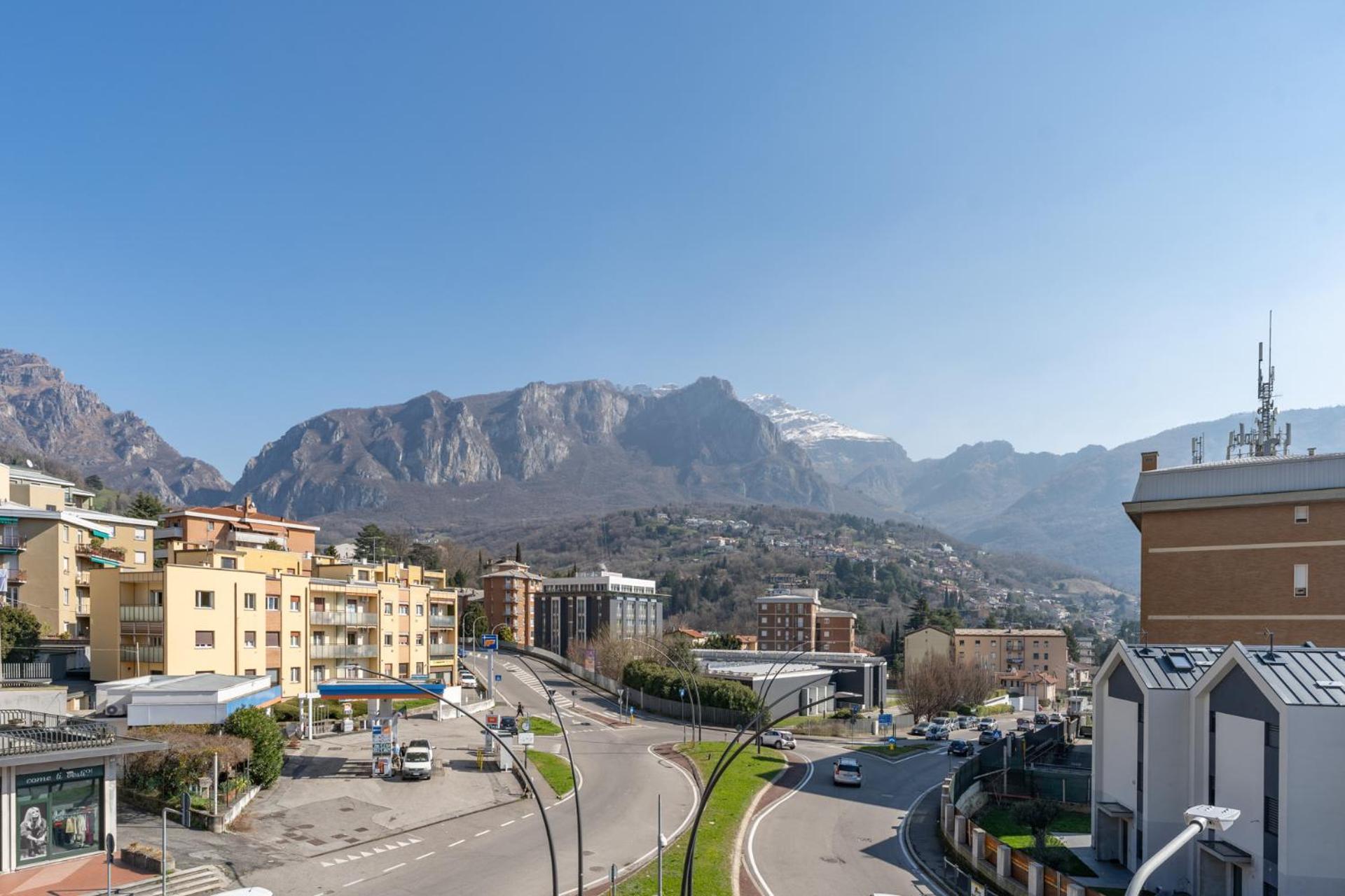 Spacious Apartment With Panoramic Views In Lecco Zewnętrze zdjęcie