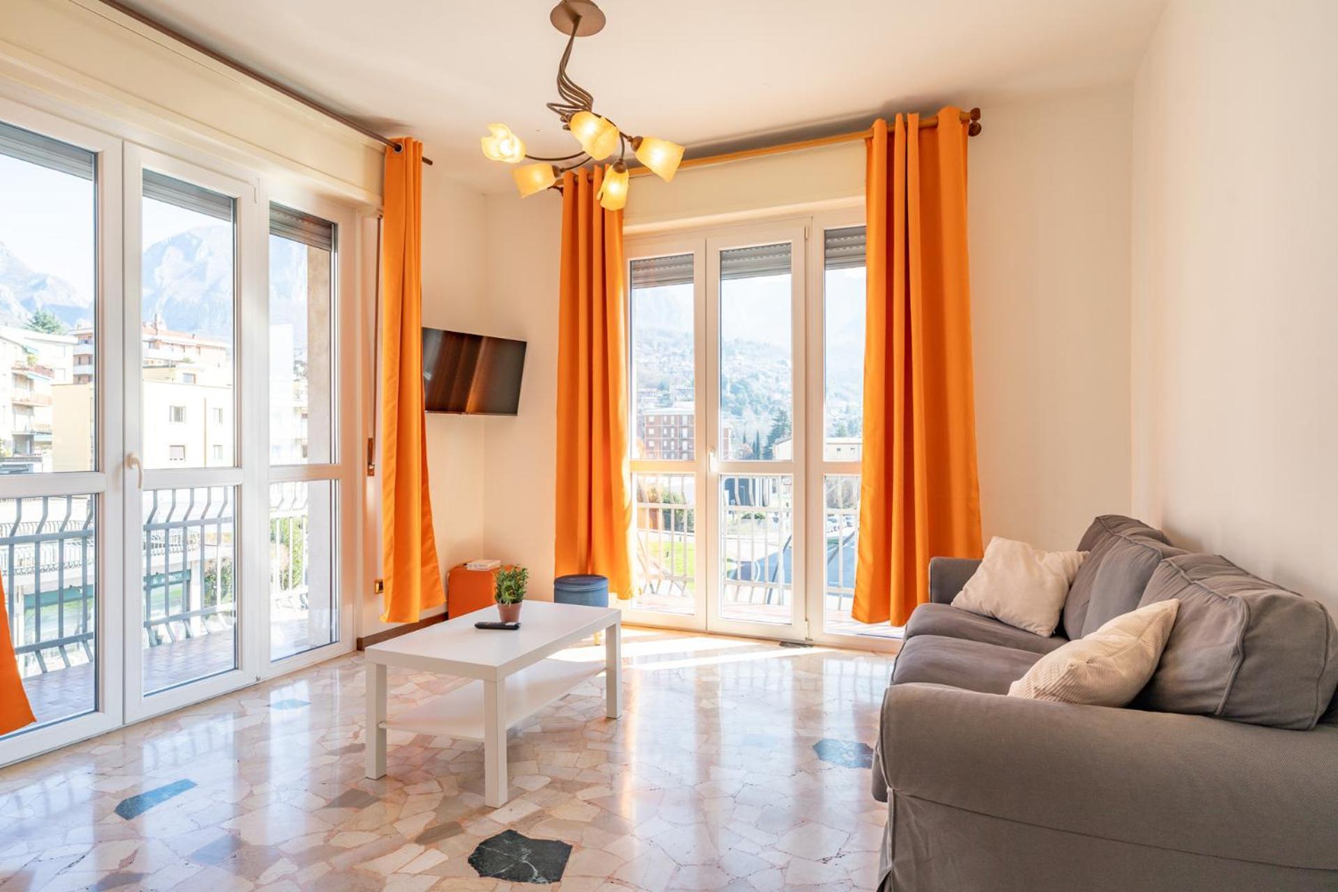 Spacious Apartment With Panoramic Views In Lecco Zewnętrze zdjęcie
