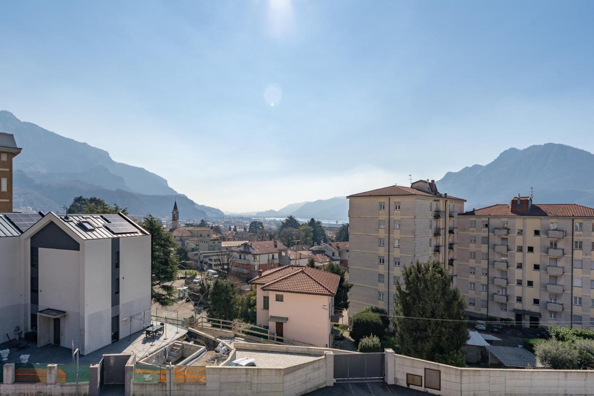Spacious Apartment With Panoramic Views In Lecco Zewnętrze zdjęcie