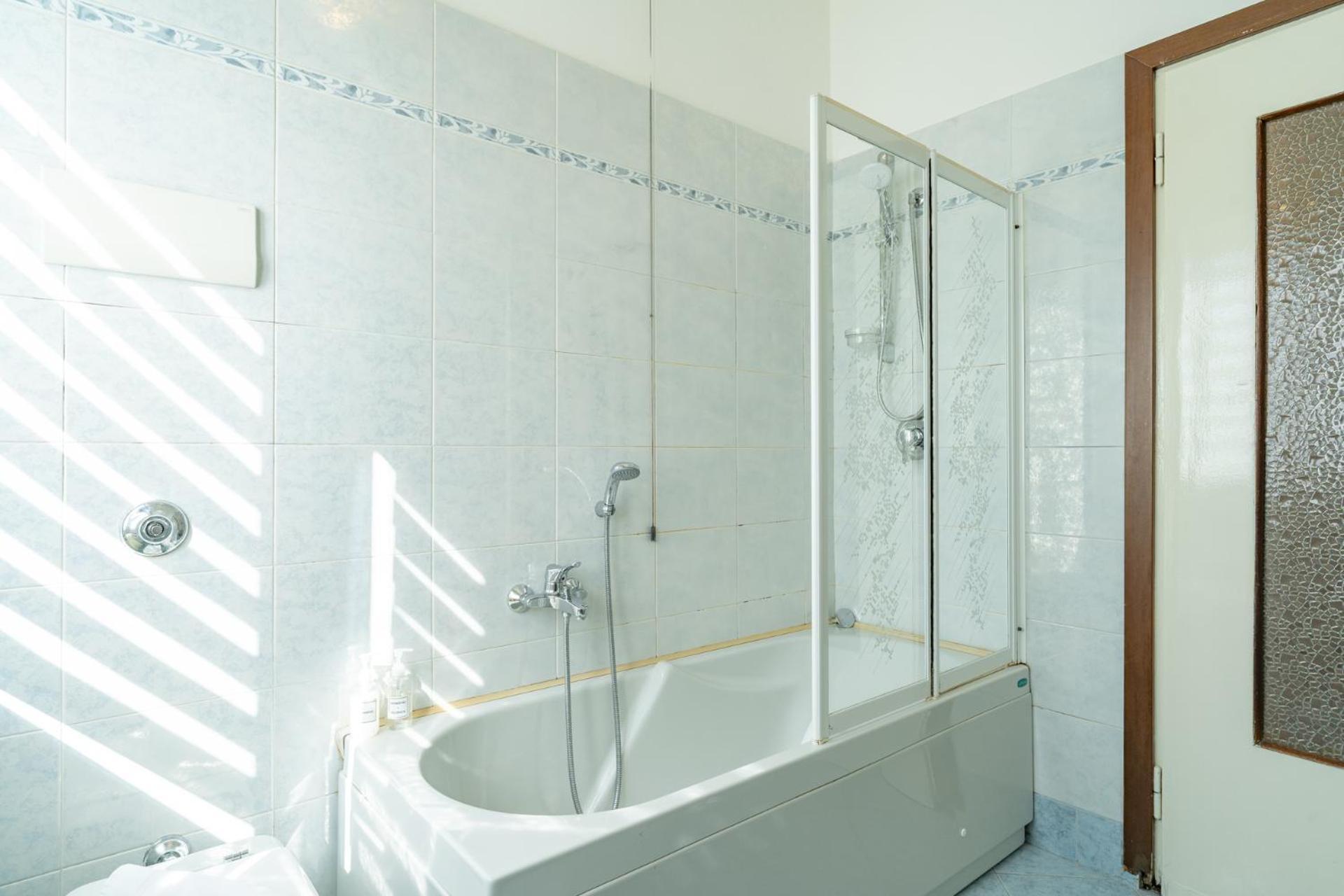 Spacious Apartment With Panoramic Views In Lecco Zewnętrze zdjęcie